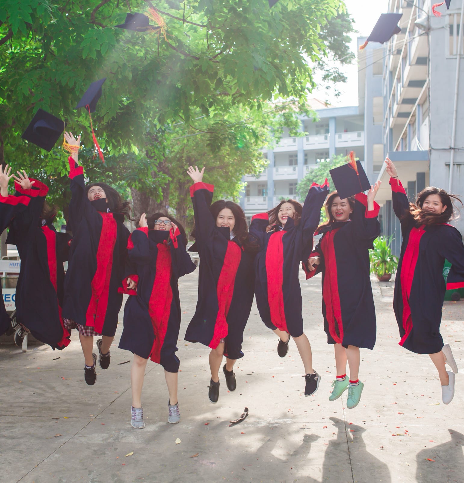 At KIS, our College Counseling team begins working with students in Grade 10 and progressively increases their assistance and guidance through Grades 11 and 12. 